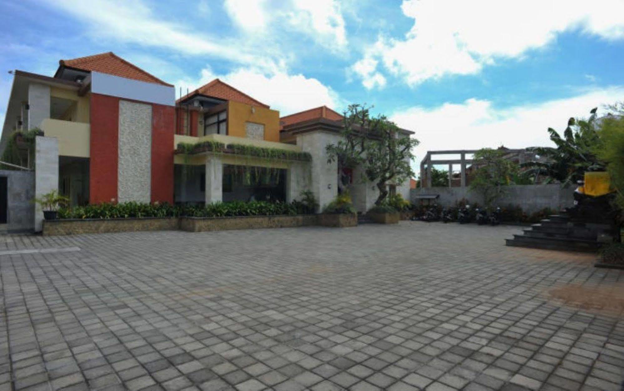 Bali Mega Hotel Jimbaran Exterior foto